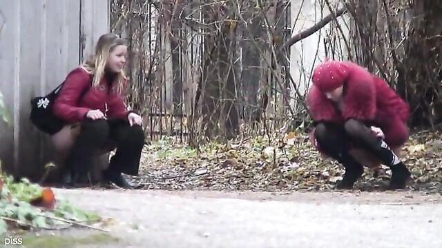 2 girls caught peeing