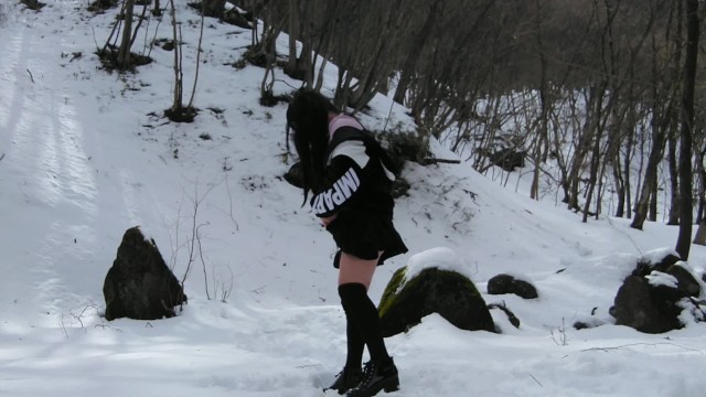 I exposed myself outdoors in the northern snowy mountains and I leaked pee