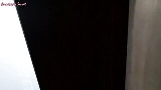 Подглядывал как подруга мастурбирует и потом трахнул ее в попу большим членом