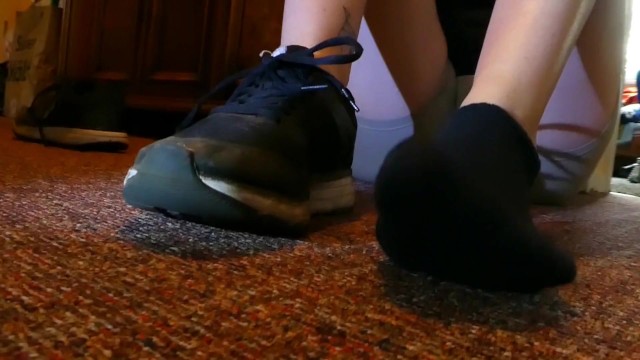 sweaty socks and feet after jogging - verschwitzte socken und füße - german foot fetish