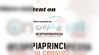 A lavoro mi faccio scopare il culo dal mio collega in bagno perché mio marito non gli piace