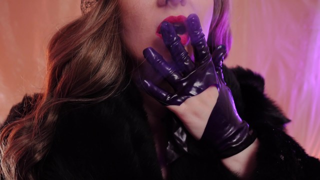ASMR: fur coat and ripped latex gloves (Arya Grander)
