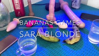 Sara Blonde fucks me with the bananas for lunch