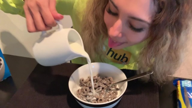 Pornhub Girl Eats Delicious Cookies - So Yummy!