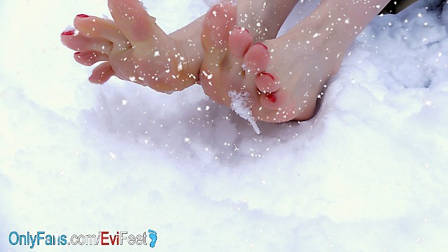 Happy Funny Feet Plays in the Snow - PrettyEvil