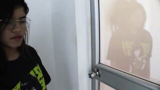 Observo a mi hermanastro viendo porno y me pongo cachonda - Historia completa - Porno en Español