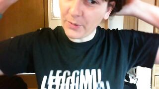 I try some absorbent diapers and tampax fill them with hot pee video in Italian! Exclusive!