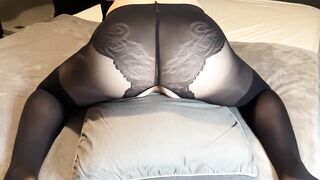 Girl in stockings pees and squirts in bed on the pillow