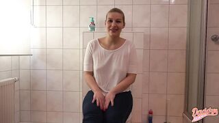 CFNM-Erspritzt und pisst mir nackt auf die Klamotten