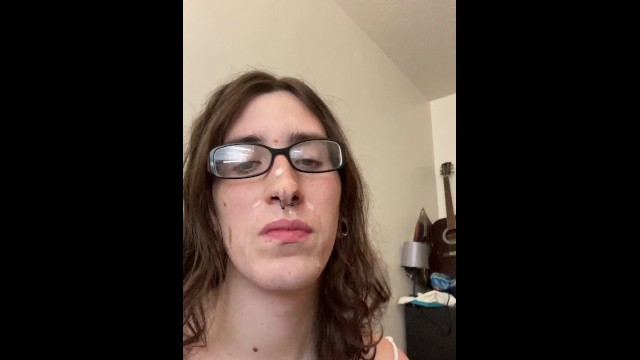 Trans baddie gives head and gets a cumshot
