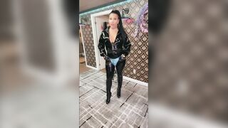 TS VIPER BLUE BULGE SPANDEX GSTRING PVC LATEX LEGGING SHINE LATEX GLOVES SMOKING 120MM BIG CUMSHOT