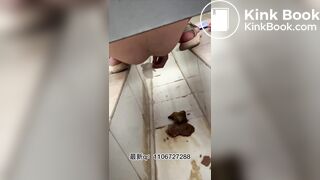 The Girl Defecated In The Dirty Toilet 36