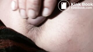 Je pète, je m'encule pour faire caca et je jouis avec mon gode souillé dans le cul