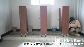 Beautiful women pooping in the toilet 33