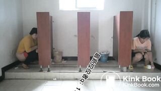 Beautiful women pooping in the toilet 33