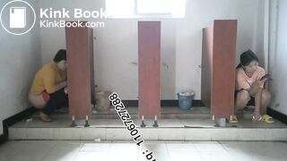 Beautiful women pooping in the toilet 33