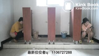 Beautiful women pooping in the toilet 33