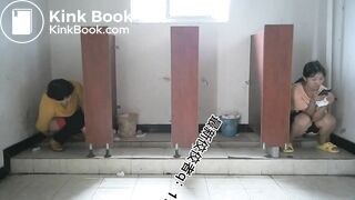 Beautiful women pooping in the toilet 33