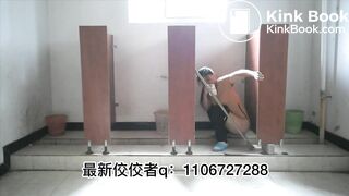 Beautiful women pooping in the toilet 34