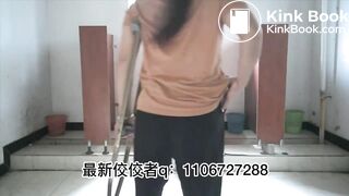 Beautiful women pooping in the toilet 34