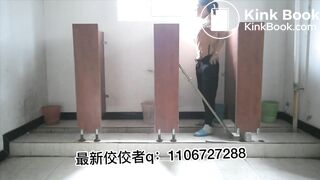 Beautiful women pooping in the toilet 34