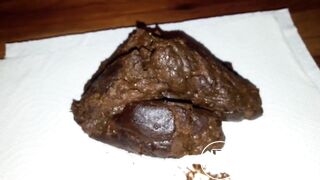 Un bon caca, masturbation et éjaculation