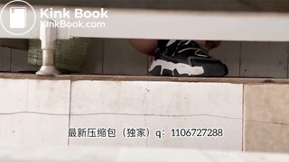 Beautiful women pooping in the toilet 40