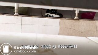 Beautiful women pooping in the toilet 40