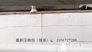 Beautiful women pooping in the toilet 40