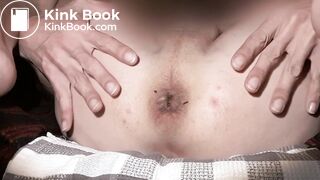 Je mets mon sexe dans mon cul, je fais caca et je jouis sur ma merde chaude