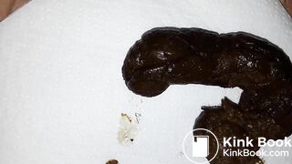 Un joli boudin brun me sort de l'anus, dégustation, masturbation, éjaculation