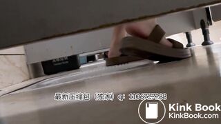 Beautiful women pooping in the toilet 38