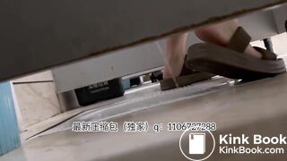 Beautiful women pooping in the toilet 38