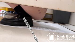 Beautiful women pooping in the toilet 39