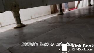 Beautiful women pooping in the toilet 40