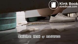 Beautiful women pooping in the toilet 40