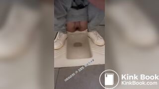 Beautiful women pooping in the toilet 41