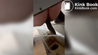 Beautiful women pooping in the toilet 60