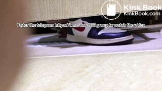 Beautiful women pooping in the toilet 61