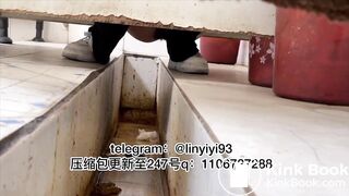 Beautiful women pooping in the toilet 53