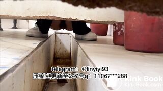 Beautiful women pooping in the toilet 53