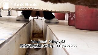 Beautiful women pooping in the toilet 53