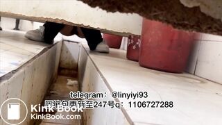 Beautiful women pooping in the toilet 53