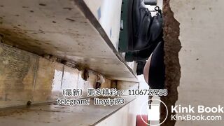 The girl excreted profusely in the toilet 62