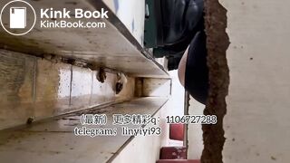 The girl excreted profusely in the toilet 62