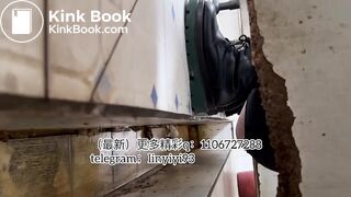 The girl excreted profusely in the toilet 62