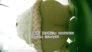 The girl excreted profusely in the toilet 65