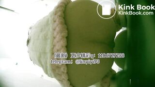 The girl excreted profusely in the toilet 65