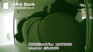 The girl excreted profusely in the toilet 65