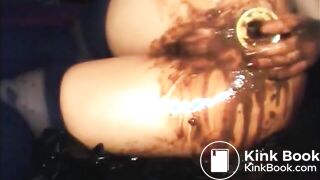 Hot milf shitting diarrhea and toying her asshole